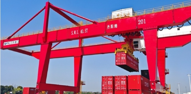 丹阳港，，镇江最大的内河集装箱码头