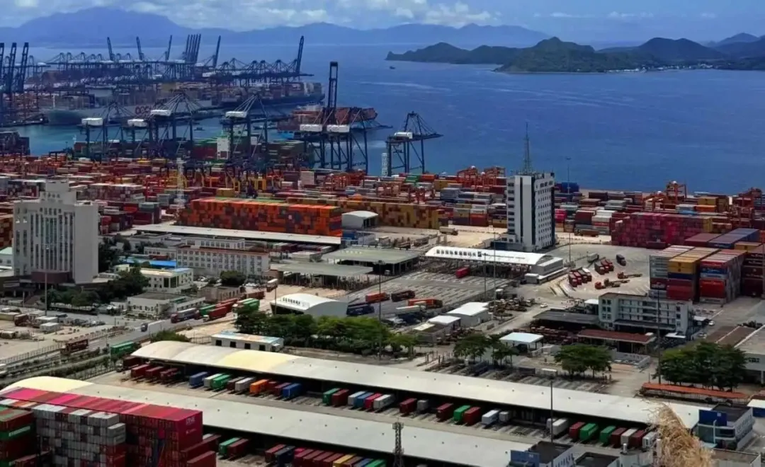 苹果17跨洋而来，，，集装箱的“硬核”之旅