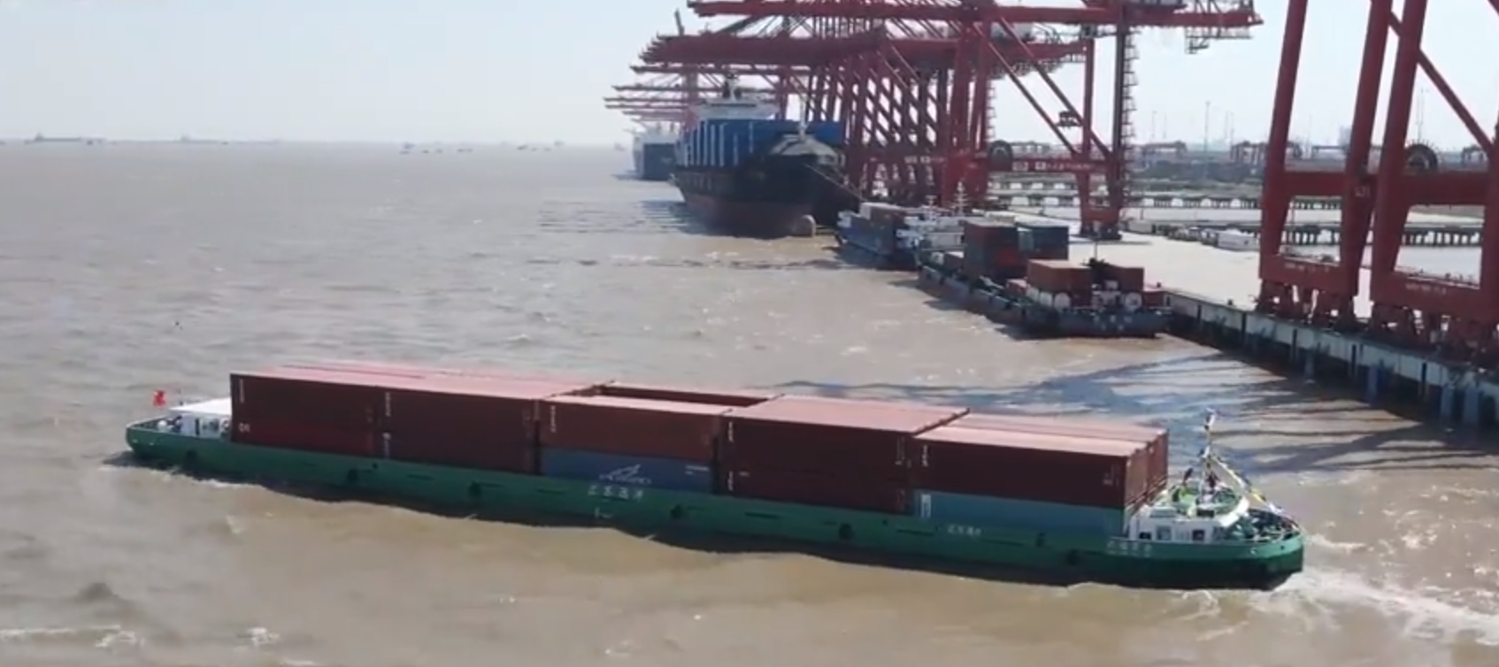 内贸海运首航！！我国首艘纯电集装箱船下水